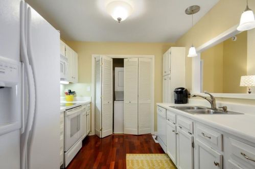 1011 Camden Ct, Atlanta GA  30327-4276 exterior