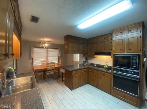 407 Franklin Dr, Metter, GA 30439-3318