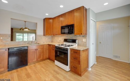 205 Brokaw Ct, Bridgewater, NJ 08807-3527