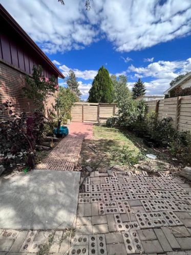 865 Dearborn St, Denver, CO 80011-6920