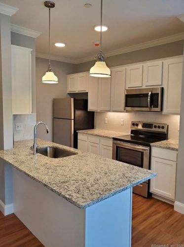 343 Lebanon Ave, Colchester CT  06415-2111 exterior