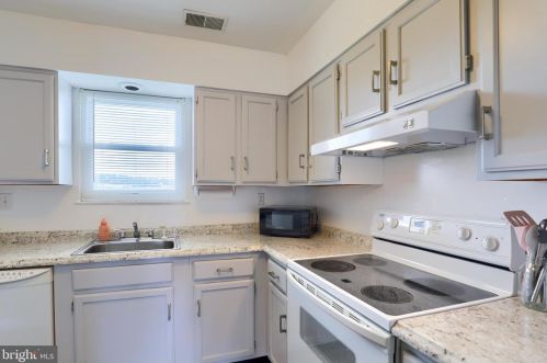 72 Lexton Dr, York PA 17404-9438 exterior