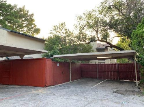 7135 Fair Oaks Ave, Dallas TX  75231-6158 exterior