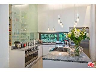 1849 Fox Hills Dr, Los Angeles CA  90025-5029 exterior