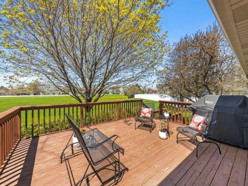 1315 Yorkshire Dr, Sycamore IL  60178-3236 exterior