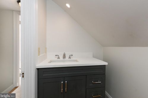 715 Cherry Valley Rd, Princeton NJ  08540-7920 exterior