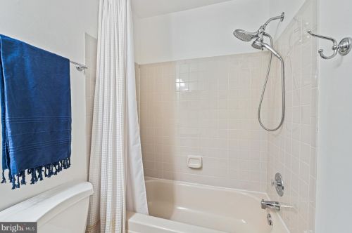 11760 Great Owl Cir, Herndon VA  20194-1169 exterior