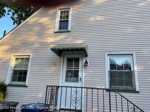 13 Terry Ln, Clark, NJ 07066-1309