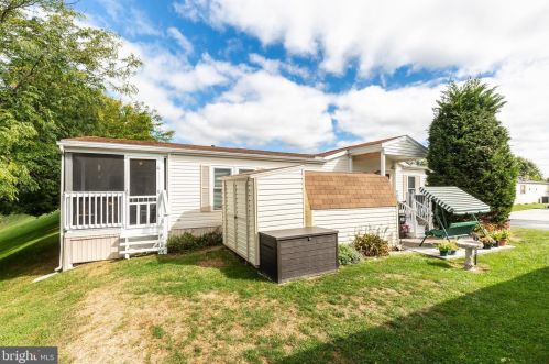 24 Raptor Dr, Hanover, PA 17331-8159