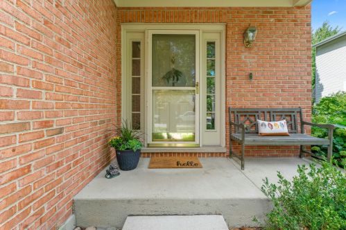 118 Elm St, Mount Prospect, IL 60056-2517