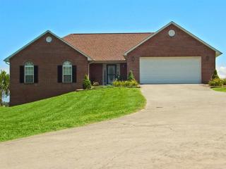 723 Chestnut Grove Rd, Dandridge, TN 37725-4252