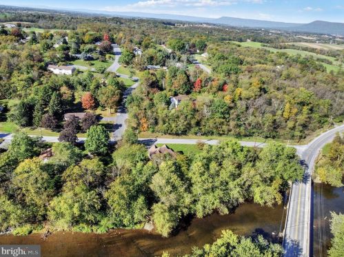 101 Shatto Dr, Carlisle PA  17013-2120 exterior