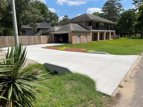 612 Arkansas Park, Conroe TX  77302-1037 exterior