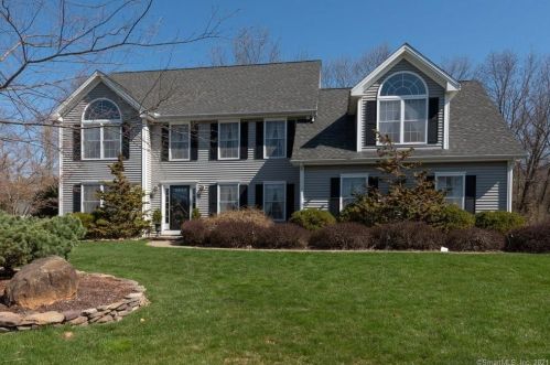 26 Hazel Ct, Southington, CT 06489-4442