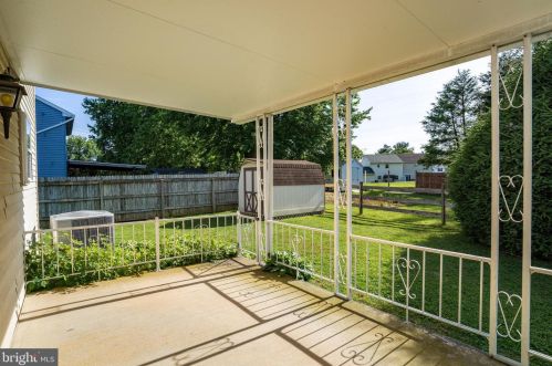 402 Coreopsis Dr, Lancaster PA  17602-1143 exterior