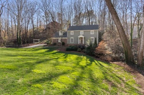 325 Hunters Gln Ct, Atlanta GA  30328-1710 exterior
