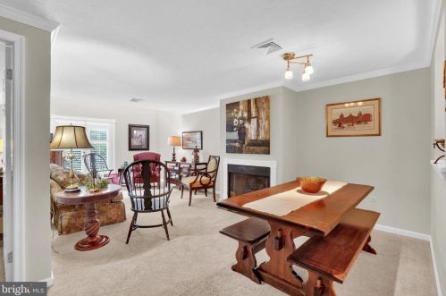 406 Kensington Ct, York, PA 17402-9599
