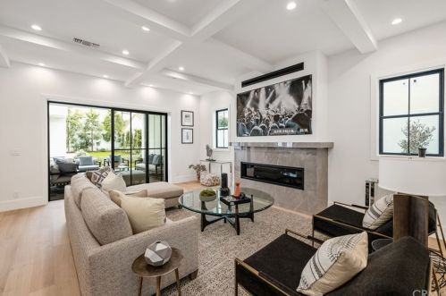704 36th St, Manhattan Beach, CA 90266-3434