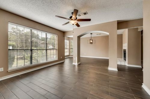 822 Clover Hill Ln, Cedar Hill, TX 75104-7923