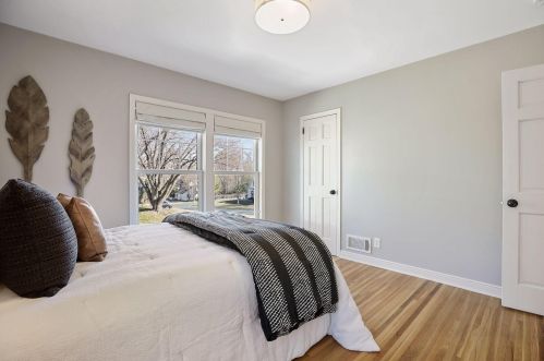 5217 Hollywood Rd, Minneapolis MN  55436-1422 exterior