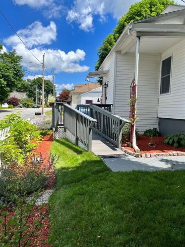 35 Manila Ave, Woonsocket, RI 02895-4910