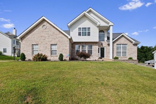 918 Huntington Chase, Fenton, MO 63026-4697