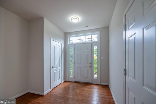 12972 Park Crescent Cir, Herndon VA  20171-2818 exterior