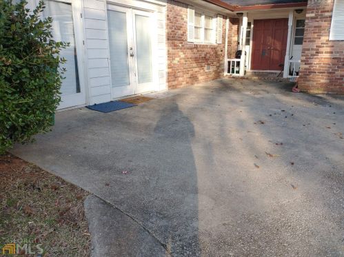 3723 Eagle Woods Cir, Lithonia GA  30038-3923 exterior