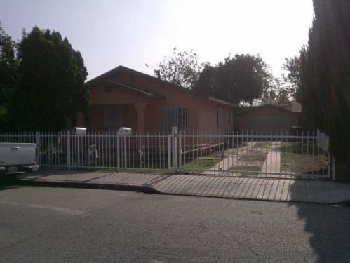 330 Cedar St, Compton, CA 90220-2111
