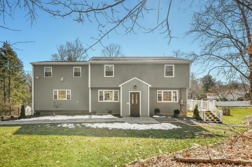 77 Perry Ave, Norwalk, CT 06850-1216