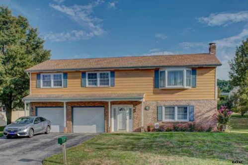 2454 Kotur Ave, York, PA 17408-4533