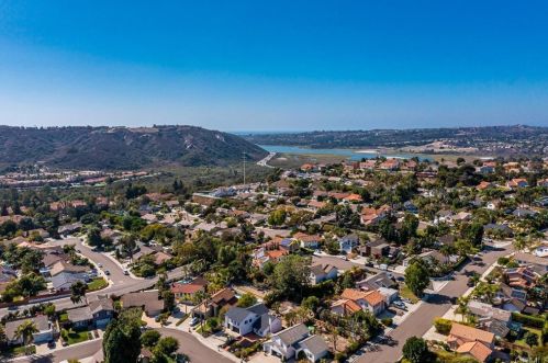 2111 Placido Ct, Carlsbad, CA 92009-8527