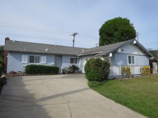 8451 Friesland Dr, Huntington Beach CA  92647-6307 exterior