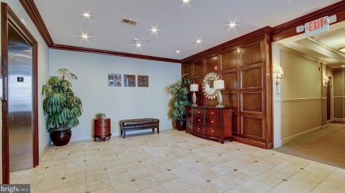 2 Commerce Sq, Trenton NJ  08691-4187 exterior