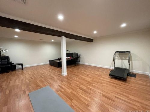 6 Little Fox Run, Huntington CT  06484-1619 exterior
