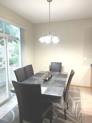 146 Goldenhill St, Carol Stream IL  60188-1303 exterior