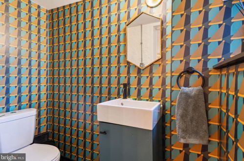 1818 12 St, Philadelphia PA 19122-0018 exterior