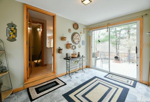 21 Sherry Dr, East Hampton, CT 06424-1016