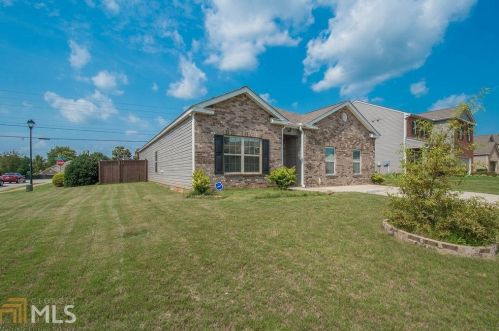 1744 Sandy Trail Dr, Hampton, GA