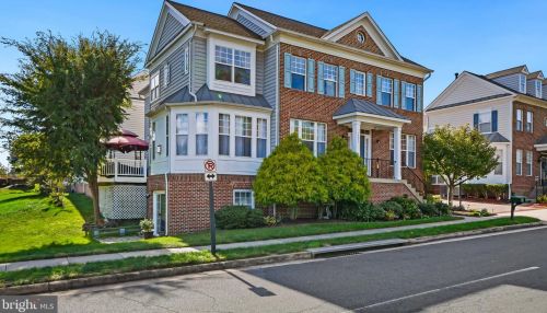 10001 Orland Stone Dr, Bristow, VA 20136-2661