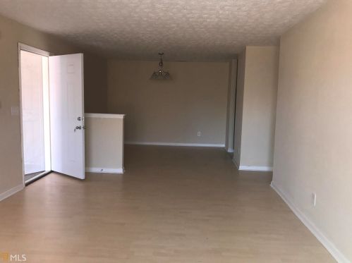 6302 Fairington Village Dr, Lithonia, GA 30038-1375