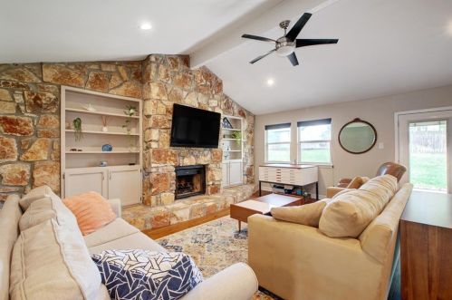 8300 Alabama Dr, Austin TX  78745-7616 exterior