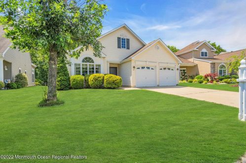 65 Pebble Beach Blvd, Jackson Twp, NJ 08527-4062