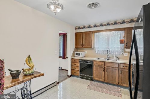 2714 Ritner Hwy, Carlisle PA  17015-9428 exterior