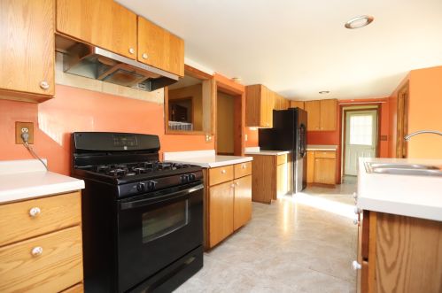 201 Washington St, Alden, IL 60033-2948