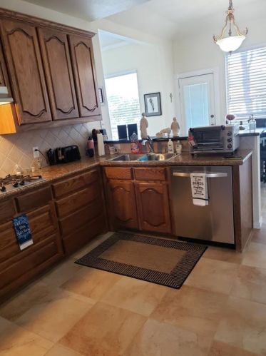 806 Sleepy Holw Dr, Cedar Hill TX 75104-1755 exterior