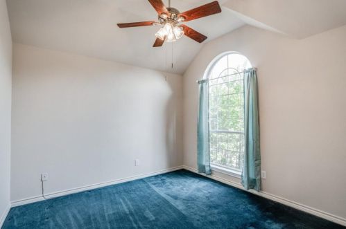 1113 Hunters Crk Dr, Carrollton TX 75007-1112 exterior