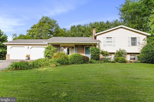 108 Violet Ln, Falling Waters, WV 25419-4173