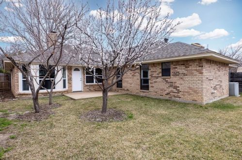 7621 Pear Tree Ln, Fort Worth TX  76133-7462 exterior