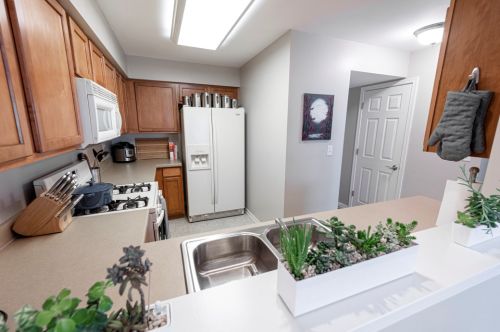 616 Lincoln Station Dr, Oswego IL  60543-8138 exterior